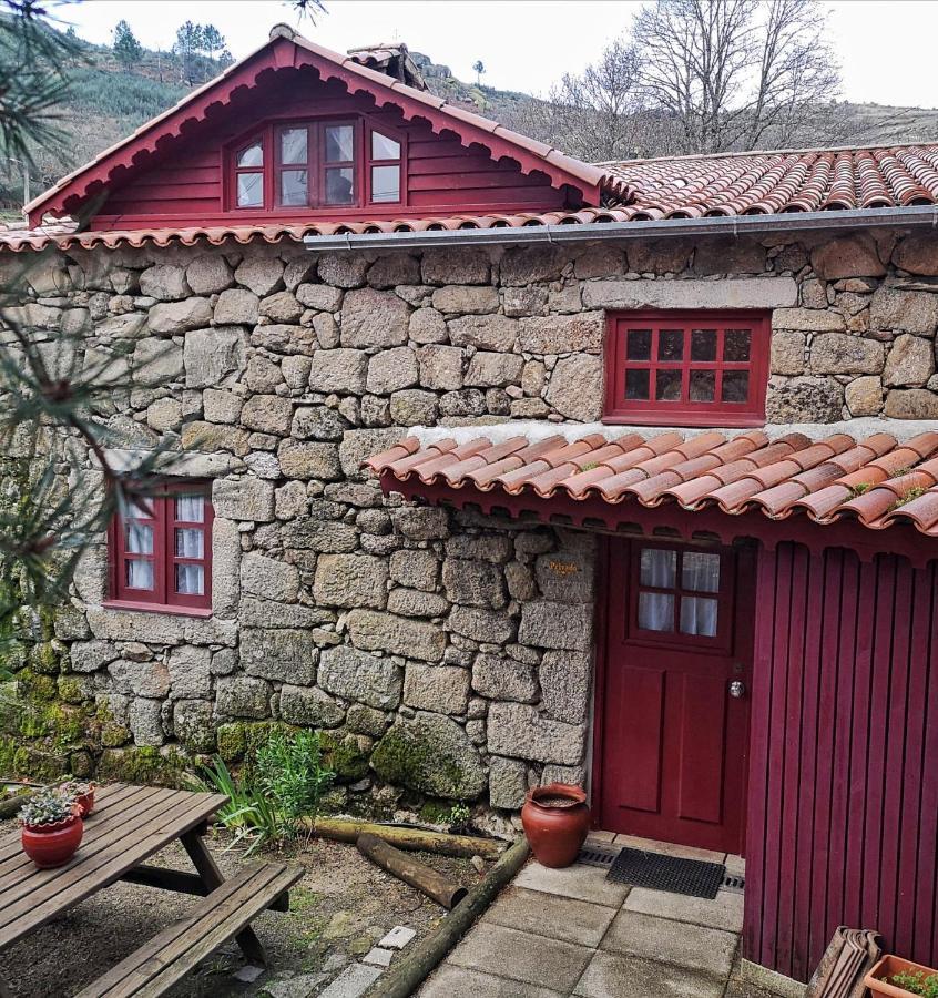 Vila Casas Na Terra Seia Exteriér fotografie